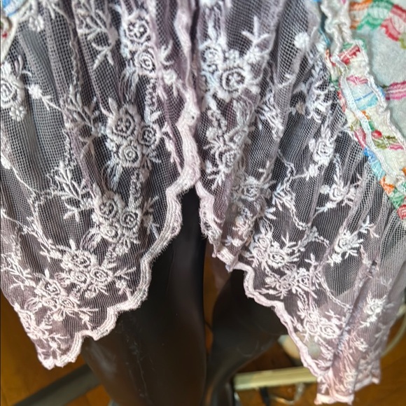Floral Lace Long Vest - Picture 2 of 8